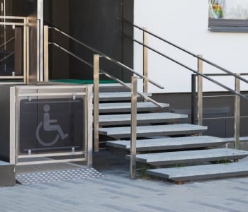 Living house entrance equipped with special lifting platform for wheelchair users